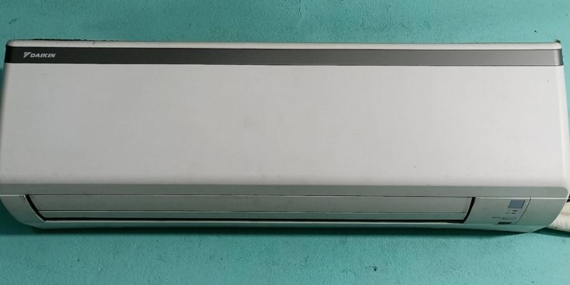 نمای نزدیک واحد داخلی کولر گازی دایکین 1.5 تن